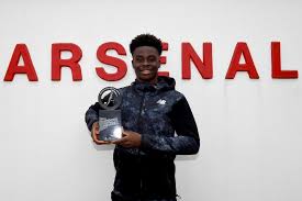 Estadísticas globales de bukayo saka en premier league 2020/21. Bukayo Saka Arsenal Star Named Young Player Of The Year At London Football Awards 2021 Evening Standard