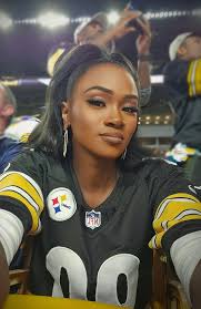 I'm just a girl from Pittsburgh Pennsylvania praying for another Steelers  Win Tonight 🙏🏾🖤💛🖤💛🖤 Let's Get it!