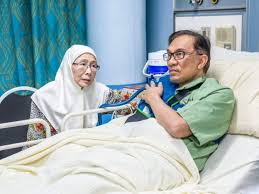 Penulisan ini telah disunting bagi memudahkan pembacaan. Datuk Seri Wan Azizah Ikon Isteri Setia Sepanjang Zaman Iluminasi