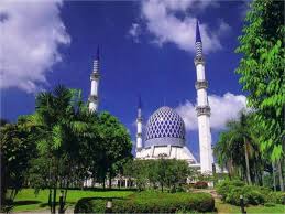 Masjid yang terbesar di malaysia ( antara yang via onemasjid.blogspot.com. Sultan Selangor Dukacita Dakwaan Masjid Surau Ditutup