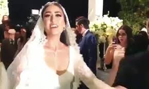 Gökhan töre esra bilgiç aşkı kameralara yakalandı. Esra Bilgic Ve Gokhan Tore Nin Dugun Toreninden En Ozel Anlar Seyredelim Com