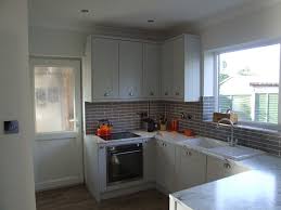 The shaker kitchen style tends towards classically proportioned doors with a frame and inset panel. Dove Grey Shaker Kitchen Hallmark Kitchen Designs
