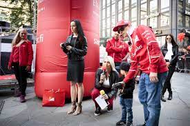 Official website of finnish formula 1 racing car driver kimi räikkönen. Formel 1 Kimi Uber Robin Raikkonen Im Auto Will Er Vorn Sitzen Autobild De