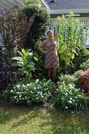 They should be planted ½ inch deep. Cz3fsptcjfwuxm