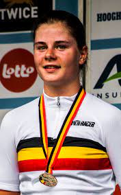 Et quelle meilleure scène que le tour national pour porter haut les couleurs noire, jaune et. File Lotte Kopecky 1435526118 Jpg Wikimedia Commons