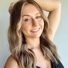 Aly Fisher's Instagram, Twitter & Facebook