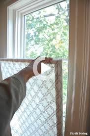 So Erstellen Sie Einen Hubschen Diy Fenster Datenschutzbildschirm Badezimmer Ohne Fenster Fenster Design Fenster