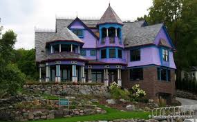 The Singer Prince S Old Purple House Located On Prior Lake In Minneapolis Minnesota Purple Home Princes House House