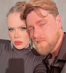 Leticia Colin e Michel Melamed celebram aniversário de cinco anos de idade  do filho com tema de Beatles