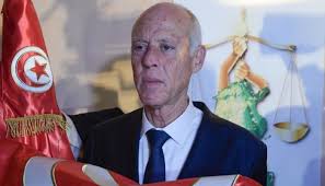 بدوره قال الباحث السياسي الليبي إبراهيم بلقاسم لـسكاي نيوز عربية إن زيارة الرئيس التونسي هدفها في المقام الأول بأن تكون تونس صاحبة السبق في إخراج ليبيا من عزلتها، موضحا أن الملفين الأمن والتجاري أيضا لن يخلو من أي مباحثات ليبية تونسية على مر التاريخ. Ù‚ÙŠØ³ Ø³Ø¹ÙŠØ¯ Ù„Ù…Ø§ÙƒØ±ÙˆÙ† ØªÙˆÙ†Ø³ Ù„Ù† ØªÙƒÙˆÙ† Ø¬Ø¨Ù‡Ø© Ø®Ù„ÙÙŠØ© Ù„Ø£ÙŠ Ø·Ø±Ù ÙÙŠ Ù„ÙŠØ¨ÙŠØ§ Ø§Ù„Ø®Ù„ÙŠØ¬ Ø§Ù„Ø¬Ø¯ÙŠØ¯