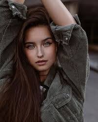 Clara Ferguson's Instagram, Twitter & Facebook