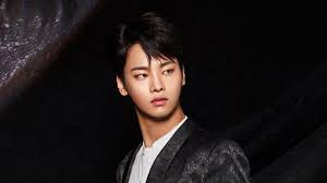 Vixx is a south korean boy band formed by jellyfish entertainment through the 2012 reality show mydol. Vixx S N Reportedly Faints Onstage Mid Performance Sbs Popasia