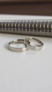 Aliancas White Gold Ouro Branco 18k Aro Reto Por Fora Arredondado Por Dentro Fran Bagatini Aliancas De Namoro Prata Aliancas Aliancas De Casamento