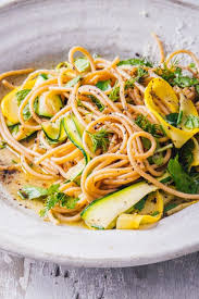 Thinly Sliced Zucchini And Summer Squash Bulk Up This Easy Vegetarian Pasta Recipe Savin Stuffed Peppers Homemade Chicken Recipe Vegetarian Pasta Recipes Easy