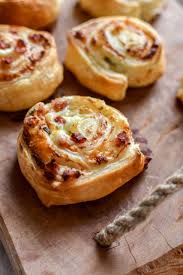 Diese blätterteigschnecken mit schinken und käse sind im handumdrehen zubereitet und schmecken unglaublich gut. Blatterteig Schnecken Mit Schmand Und Kase Vintage Diary