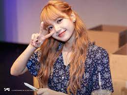 Foreign K Pop Idols Who Have Amazing Korean Handwriting Soompi Lisa Blackpink Lisa Blackpink Wallpaper Blackpink Square Up