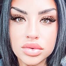 Ashley Craft's Instagram, Twitter & Facebook