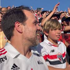 Dia de realizar sonhos! O meu sonho de levar meu filho no estádio pela  primeira vez e o sonho dele de ver o São Paulo ao vivo pela primeira vez. ,  Pra quem acompanha futebol desde muito pequeno, ...
