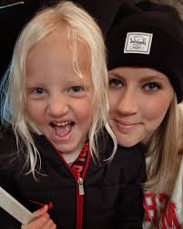 MY DADDY ROCKS . . Night 1!!