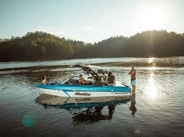 This 2007 malibu wakesetter is a super nice boat. The Malibu 22 Vlx Is High Performance Crossover Boat With An Affordable Price It Comes Complete With Malibu S Integrated Sur Boat Wakeboard Boats Malibu Boats