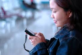 Testing the Effectiveness of mHealth Apps in Training Health Workers