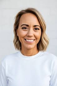 Alicia Crowe's Instagram, Twitter & Facebook