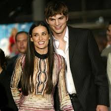 Ashton kutcher and demi moore, who divorced in 2013, both attended producer guy oseary 's vow renewal ceremony to brazilian model michelle alves on tuesday, october 24. Demi Moore And Ashton Kutcher Drama Explained Why Demi And Ashton Are Fighting