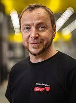 Jung, dynamisch, digital