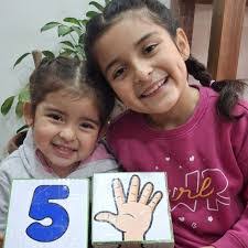 Stefani Leon's Instagram, Twitter & Facebook