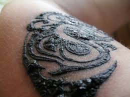 Tattoo bandages are a simple part of the tattoo healing process that can be confusing for inexperienced ink enthusiasts, or those looking to use a new tattoo aftercare method. Tattoo Bubbling Happens During The Healing Process Can Easily Ruin A Tattoo If You Re Not Careful We D Healing Tattoo Tattoo Healing Process Tattoo Scabbing