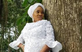 In an interview, tope said she actually wanted her daughter ayo to study medicine but. Tope Alabi Biography Age Songs Pictures 360dopes