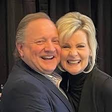 Lori Ettinger's Instagram, Twitter & Facebook