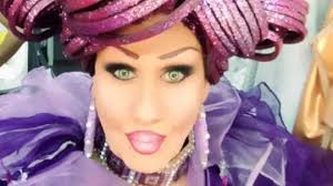 Berny Parker et son truc en plumes...