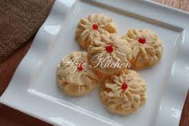 Sementara anak anak masih bercuti, saya memasak kuih sagu sebagai sarapan. Semperit Susu Azie Kitchen