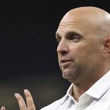 Rummel uses wildcat offense to turn back Holy Cross