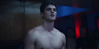 Gerber uploaded a picture of herself wearing a fur jacket from the collection which is white, red and ochre. Euphoria Hottie Jacob Elordi Ist Nun Auch Calvin Klein Model
