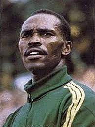 Kipchoge hezekiah keino (born 17 january 1940) is a retired kenyan track and field athlete. Kipchoge Keino Wikipedia