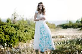 Zuerst einmal muss das hochzeitskleid gereinigt werden. Neue Hippie Brautmode Von Anna Kara