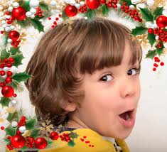 Elegante Marco Navideño De Bayas Doradas, Diseños Festivos Para Tarjetas,  Invitaciones Y Más. Elegante Marco Navideño Con Detalles Dorados.