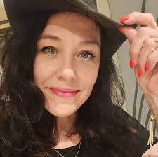 Does anyone have a curtain