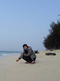 Pantai ini memiliki daya tarik pada wisatawan dengan keindahan dan umbaian pasir putih. Fifihnurlatifah Pantai Laguna Kaur Bengkulu