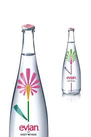 Le Graphisme Des Bouteilles D Evian Du Vrai Branding En 2020 Branding Bouteille Beau Mariage