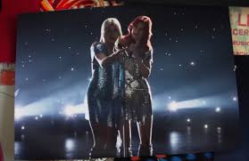 The song was abba's first number 1 in the uk since waterloo in 1974. N0piswaocegrzm
