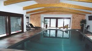 Dafür, dass wir unser privates schwimmbad bei glasklarem wasser in vollen zügen genießen können. Www Schwimmbad Schmierer De Sichtbare Leimbinder Spa Zuhause Pool Spa Hallenbad Schwimmhalle
