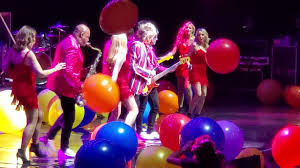 Chicago disk jockey steve dahl parodied the song as do you think i'm disco? in which a superficial disco fan repents and gets into rock 'n roll. Da Ya Think I M Sexy