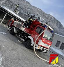 Das feuerwehrwesen in österreich ist weitgehend auf basis freiwilliger feuerwehren (ff) organisiert, die ehrenamtlich von der ansässigen bevölkerung gestellt wird. Einsatze
