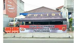 Lowongan kerja pegawai kontrak kantor pos bandung. Pendaftaran Calon Dimulai Polisi Dan Tni Jaga Ketat Kantor Kpu Cianjur Tribun Jabar
