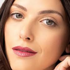 True + Luscious Super Moisture Lipstick