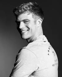 𝐌𝐀𝐑𝐓𝐈𝐍 𝐁𝐎𝐘𝐋𝐄 for @gqportugal • Photographer: @ferran_casanova  @jesus_m_gm Videographer: @elio.mulas Stylist: @betancurt_style Hair +  makeup: @lauragb_makeup_artist