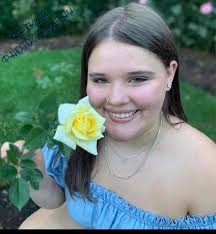 Hi my name is Rayvon aka Triniray. I am a musical theater singer,actor and  dancer. I'm also a film actor as well. Im a big people person and very easy  to work